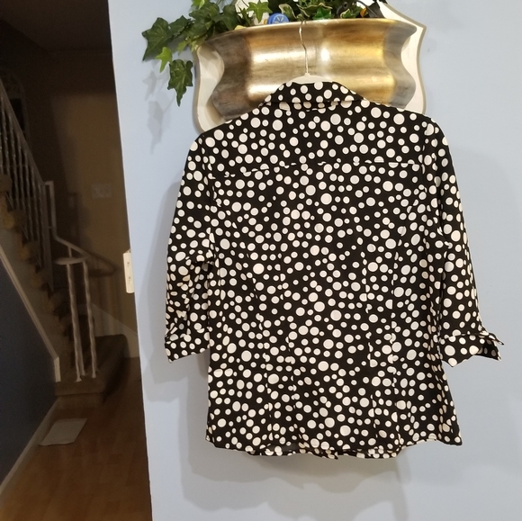 Tailored Button-Down Blouse - Picture 3 of 12